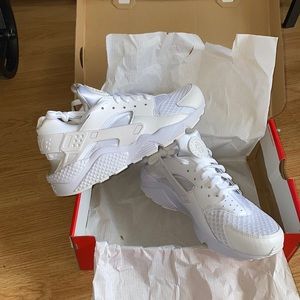 All white Huarache sneakers with bx , Men Sz 10..